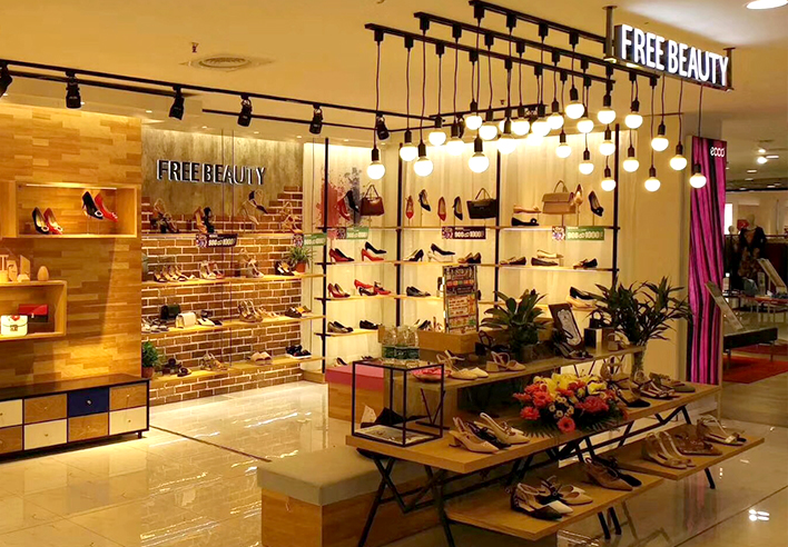 商店招牌對消費者的視覺刺激和心理影響是很重要的